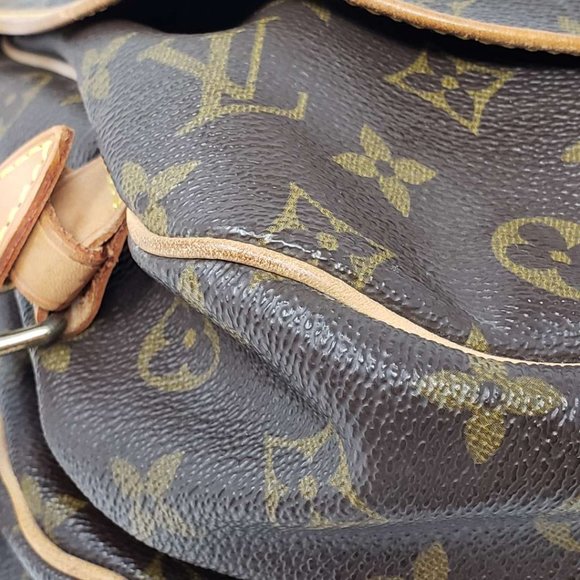 Auth Louis Vuitton Monogram Saumur 30 Crossbody - Picture 10 of 16